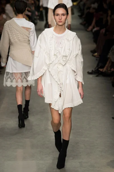 Look 14